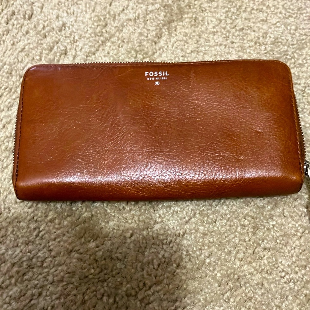 Fossil brown leather zip clutch/wristlet